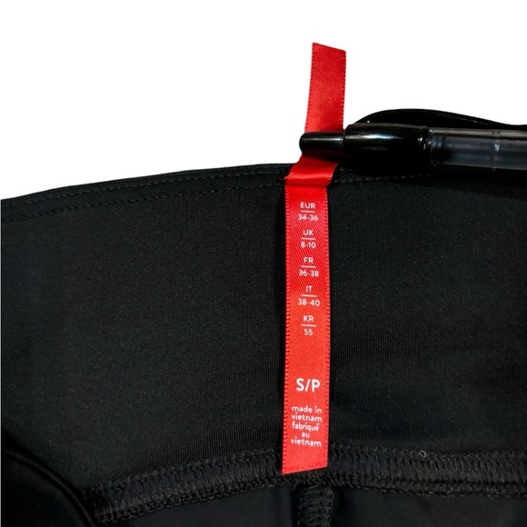 Spanx Faux Leather Leggings Matte Black Camo Size Small - Picture 4 of 11